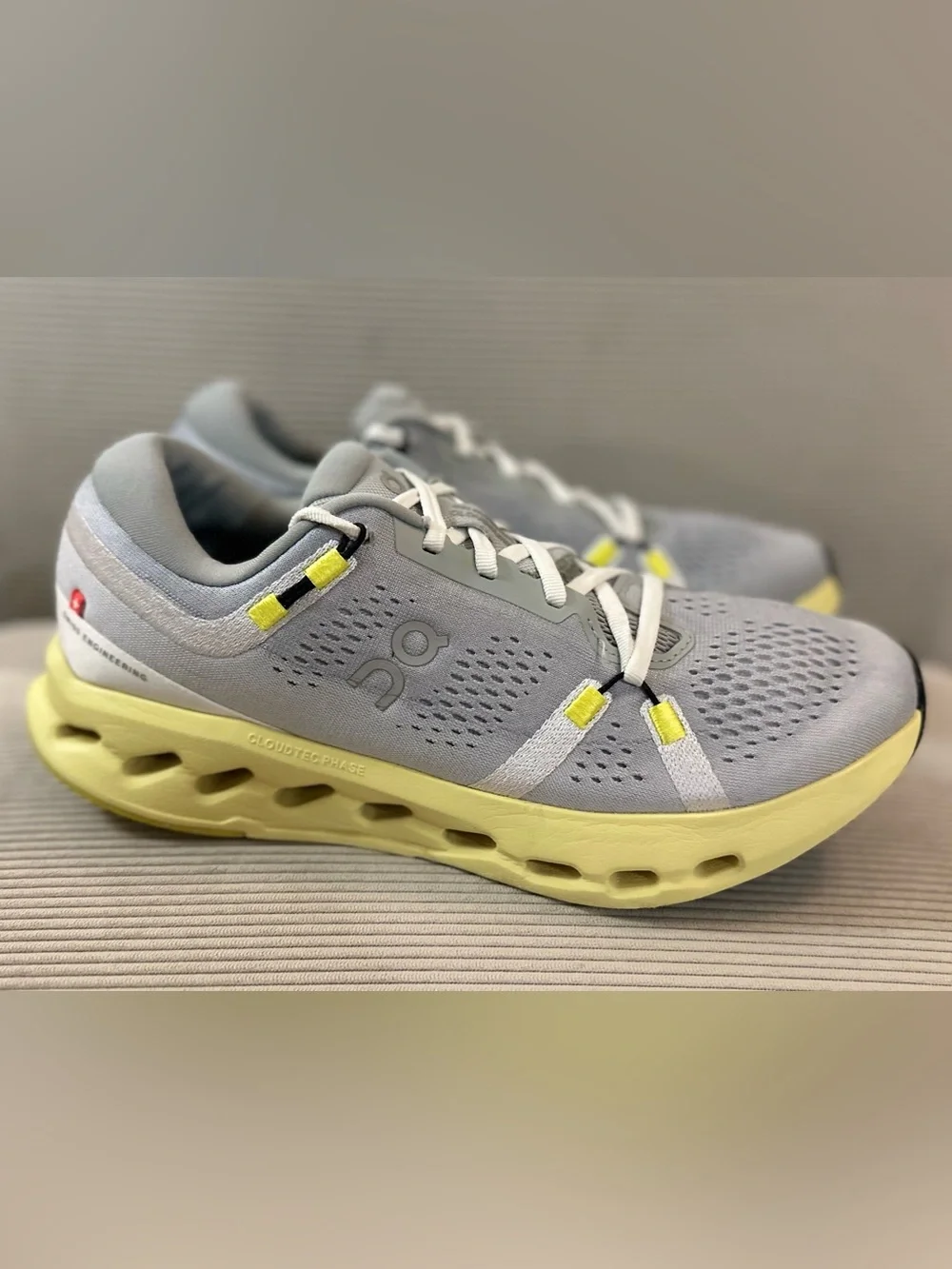 On Running Women's Cloudsurfer 2 - Glacier / Limelight size 10